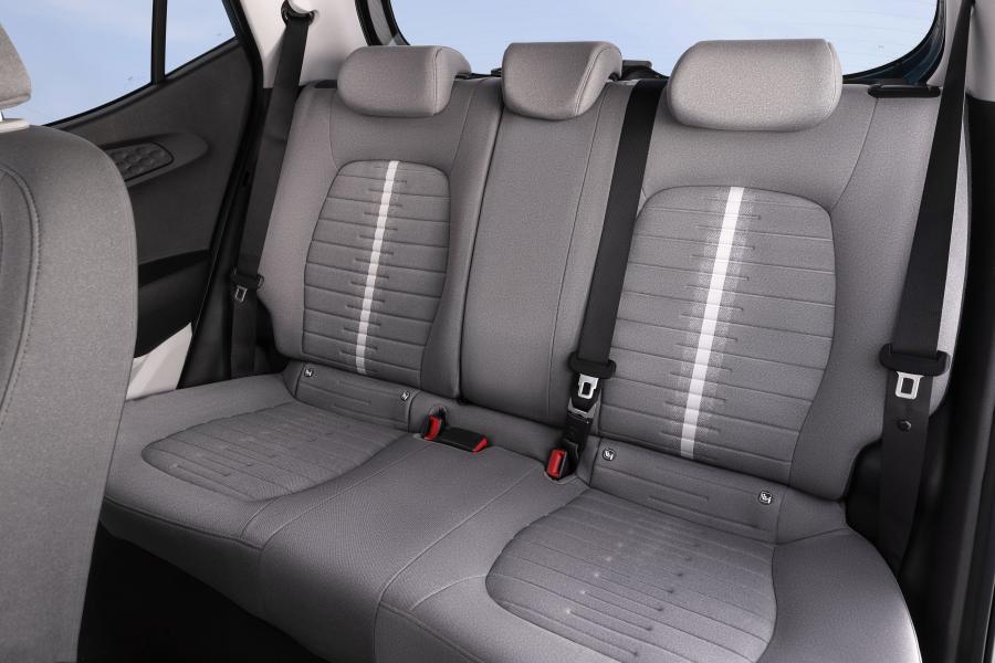 Интерьер Hyundai i10 2019 года  (WW) (фото 9 из 44)